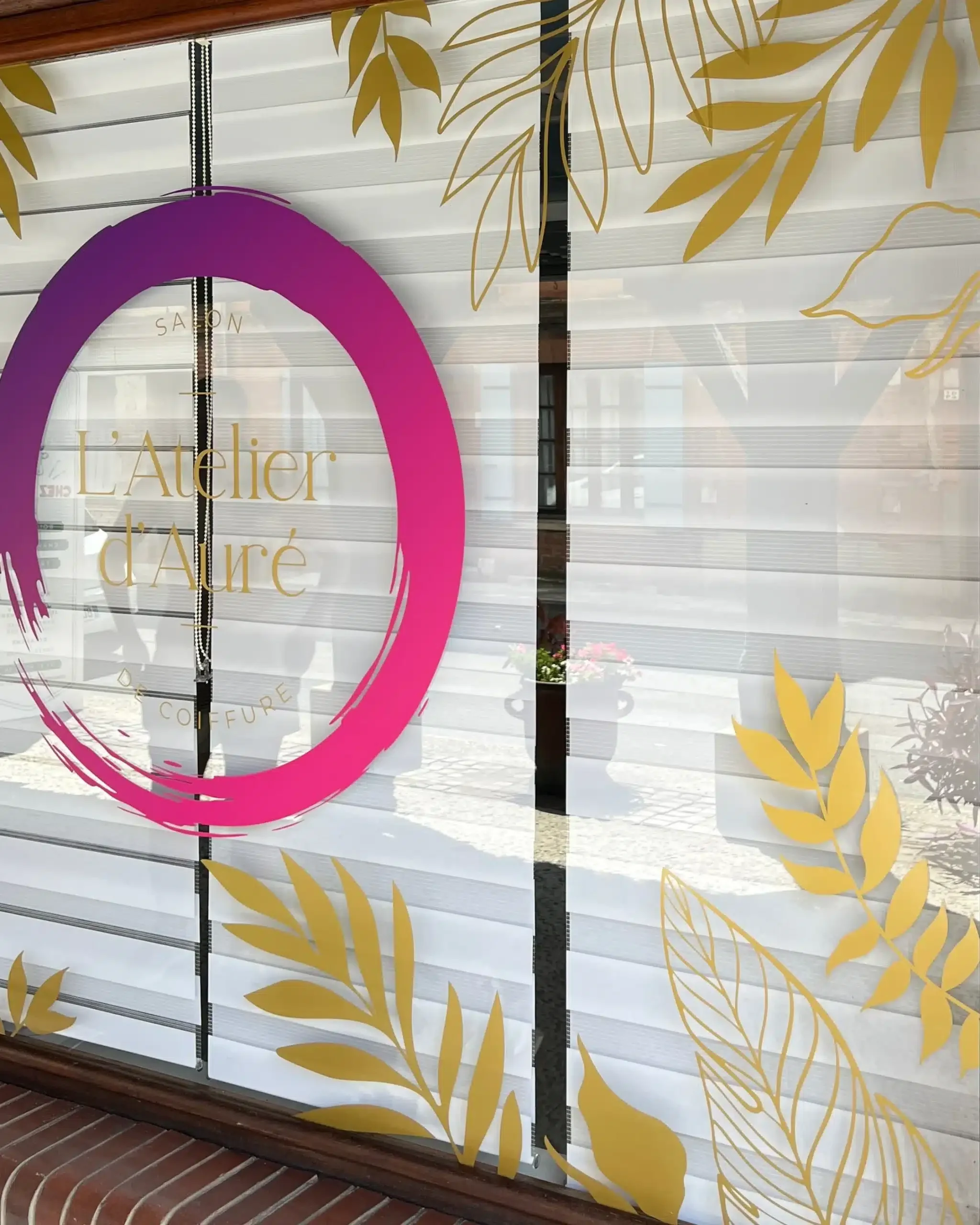 vitrine coiffeuse salon de coiffure