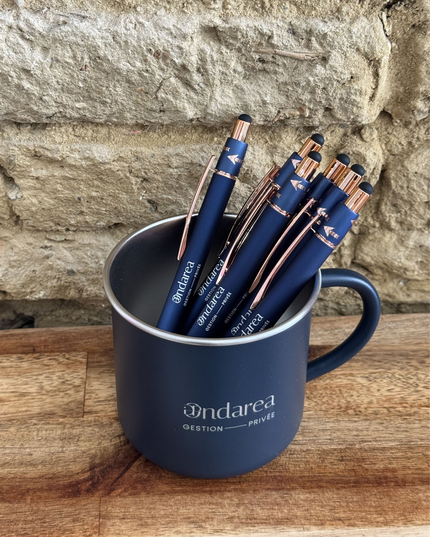 ondarea objets publicitaires goodies t-shirts mugs pochettes stylos gestionnaire de patrimoine porte clé graphiste agence de com Muret Toulouse Merchandising textiles Merch