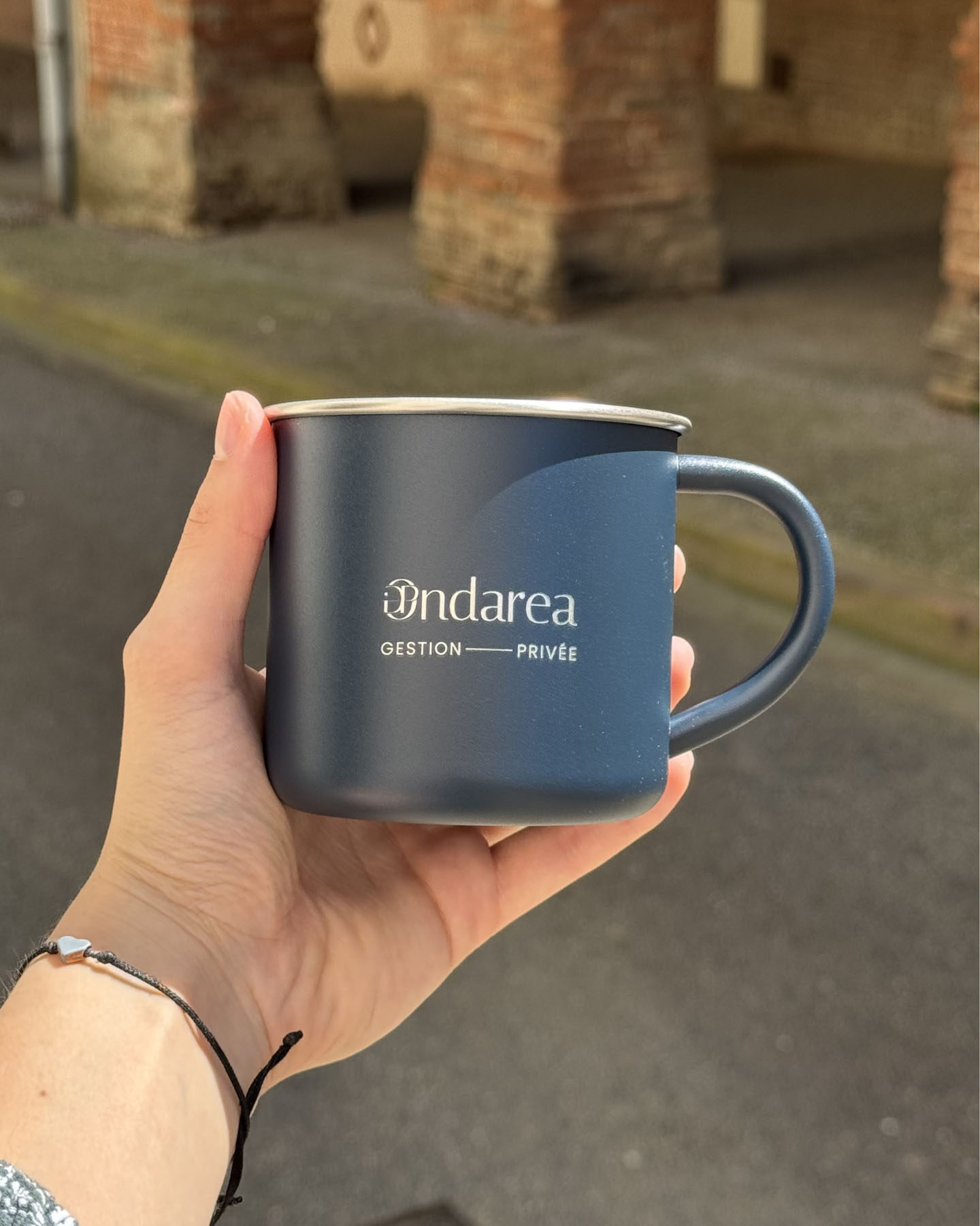 ondarea objets publicitaires goodies t-shirts mugs pochettes stylos gestionnaire de patrimoine porte clé graphiste agence de com Muret Toulouse Merchandising textiles Merch