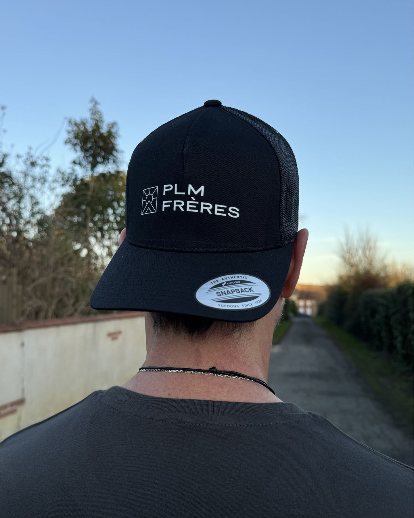plm freres charpentier couvreur carte de visite identite visuelle marquage vehicule covering flyer textiles casquettes bonnets t-shirts pull polo doudoune agence de com saint sulpice sur leze