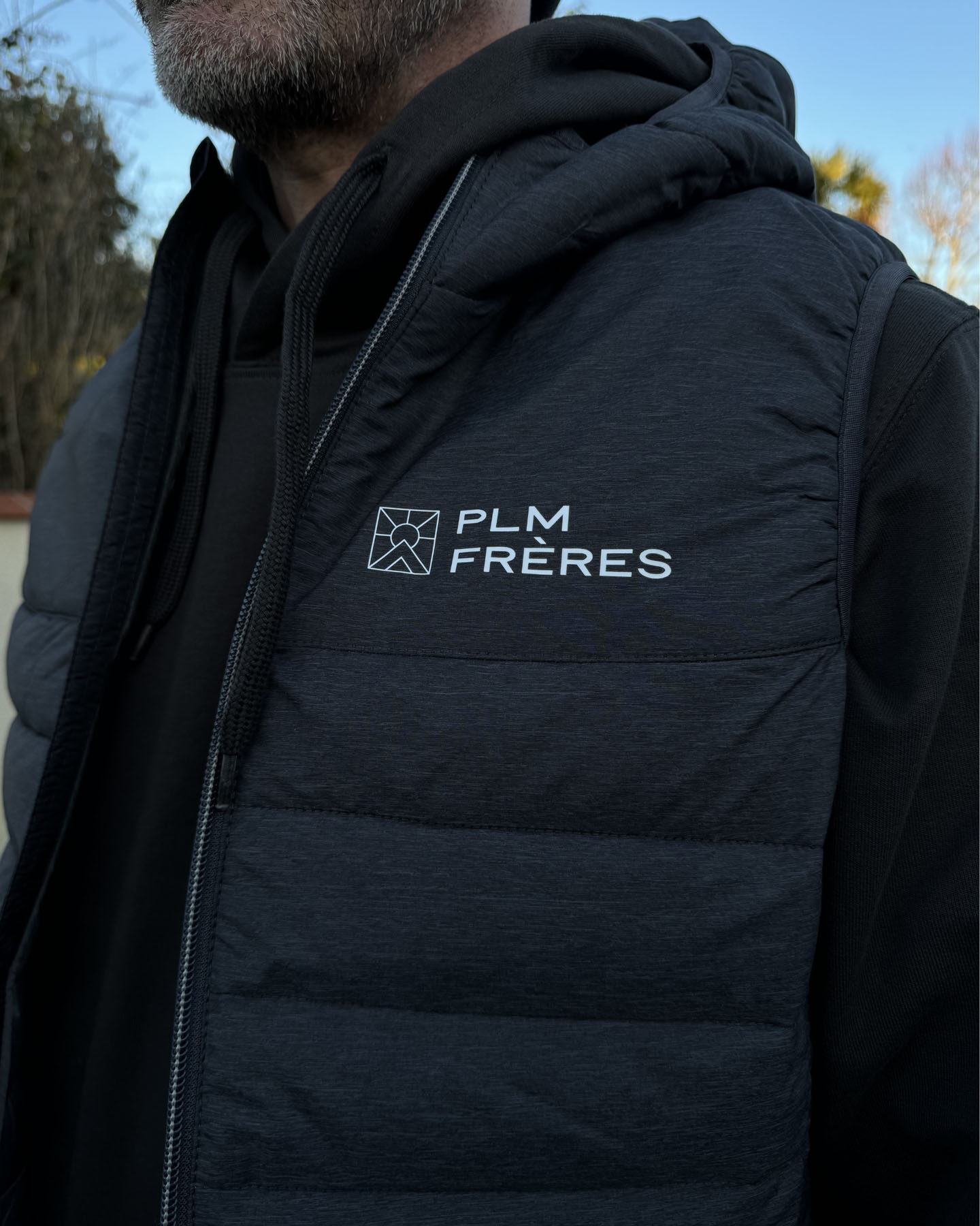 plm freres charpentier couvreur carte de visite identite visuelle marquage vehicule covering flyer textiles casquettes bonnets t-shirts pull polo doudoune agence de com saint sulpice sur leze