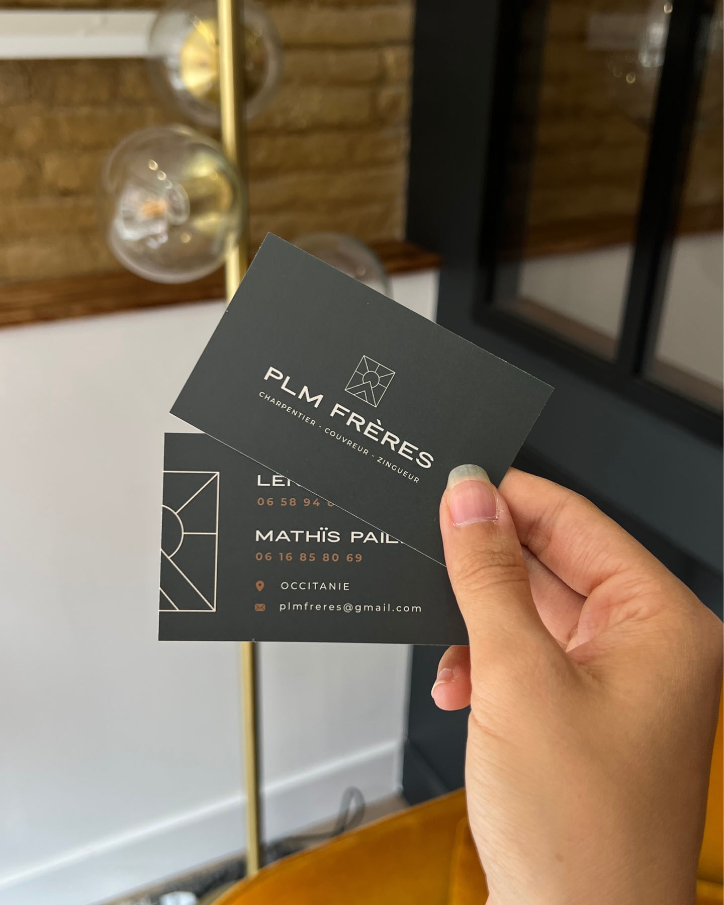plm freres charpentier couvreur carte de visite identite visuelle marquage vehicule covering flyer textiles casquettes bonnets t-shirts pull polo doudoune agence de com saint sulpice sur leze